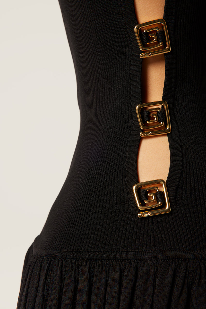 Robe courte plissée en maille