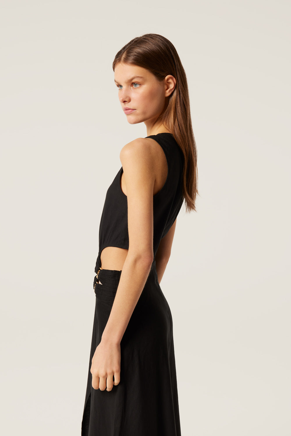 Robe longue à bijoux dorés