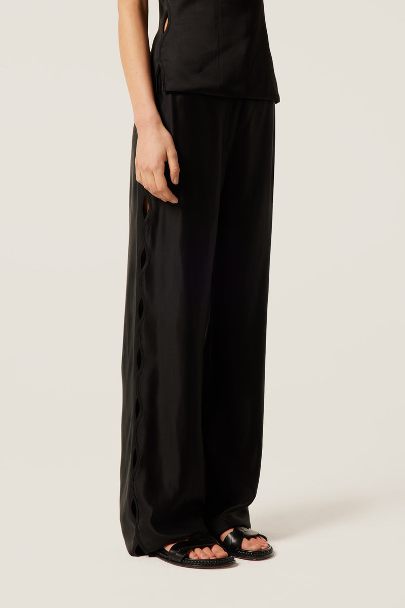 Pantalon en satin à ouverture tresse