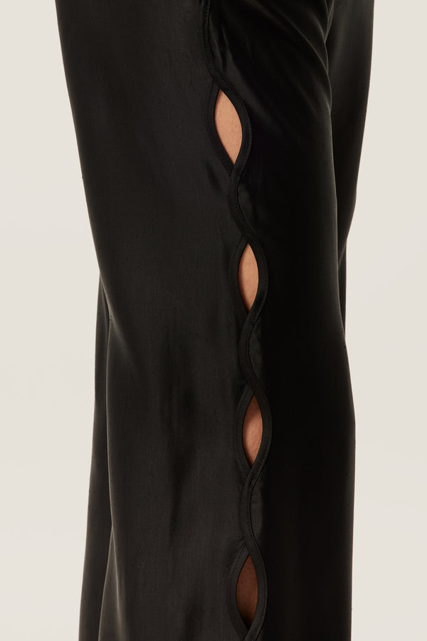 Pantalon en satin à ouverture tresse