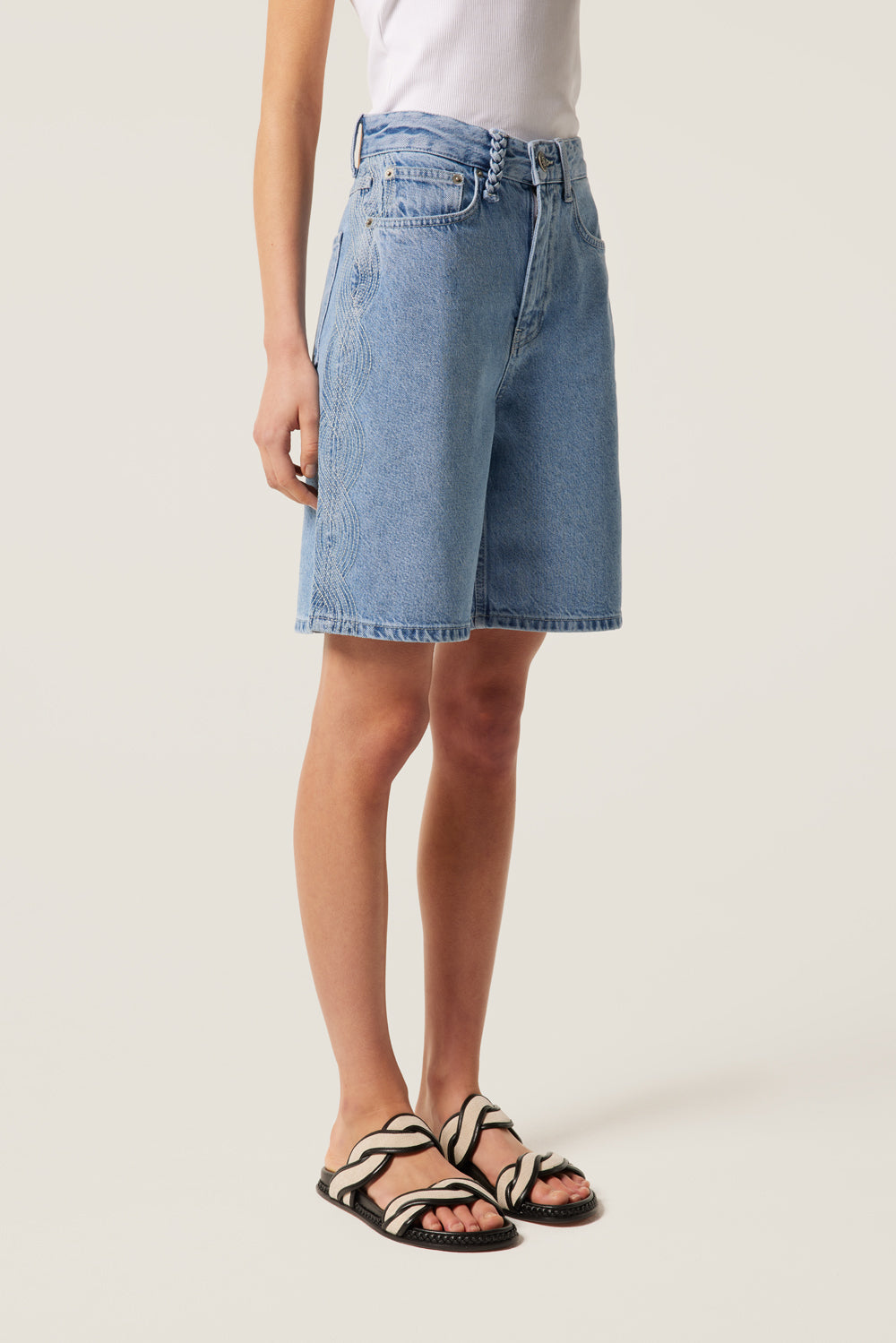 Bermuda en denim broderie tresse