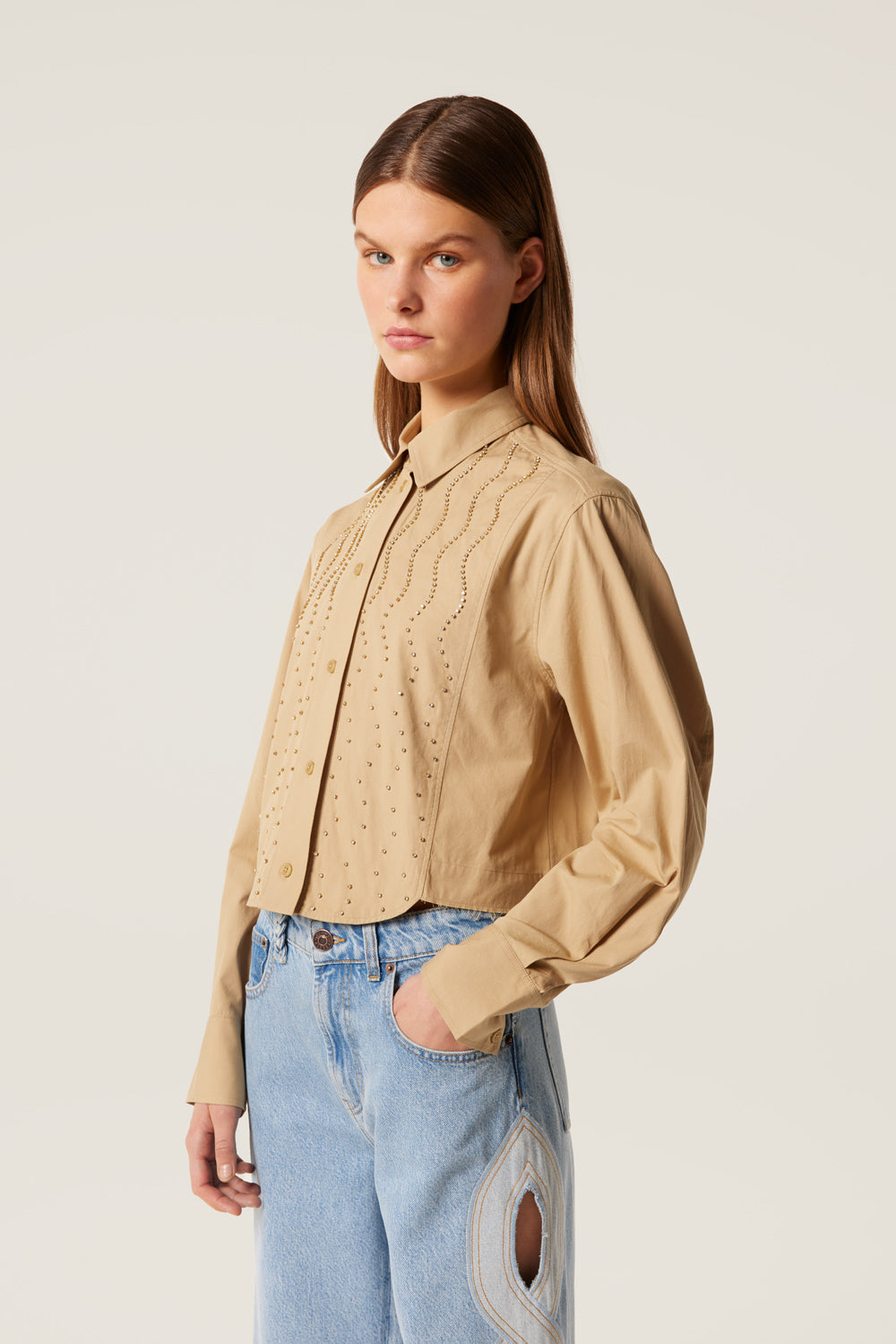 Short shirt with rhinestones