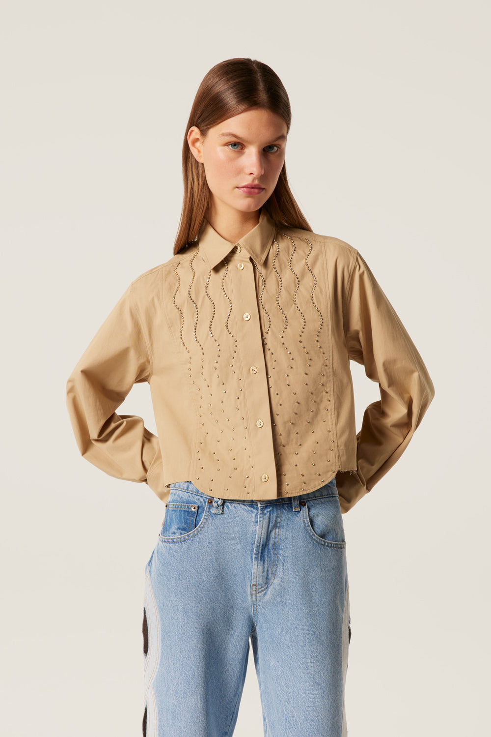 Short shirt with rhinestones