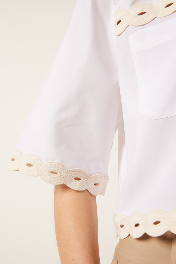 Chemise courte à tresses