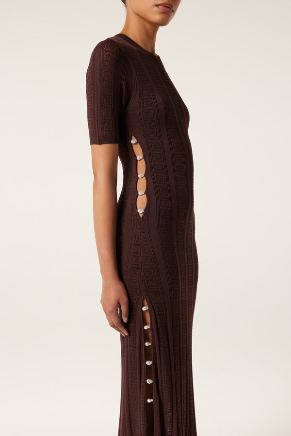 Robe longue à motifs ajourés