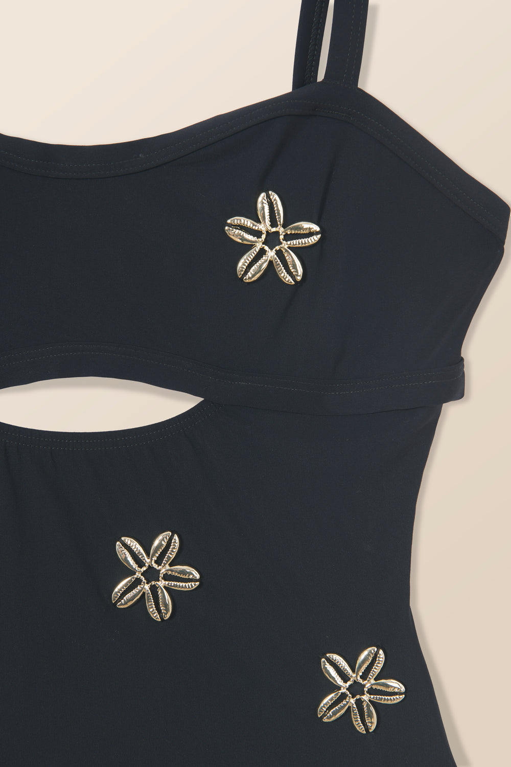 Maillot de bain orné de coquillage
