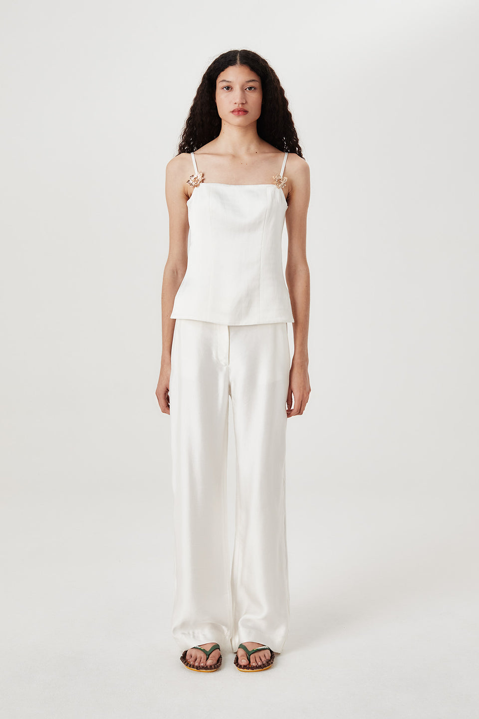 Pantalon satiné à ouverture tresse