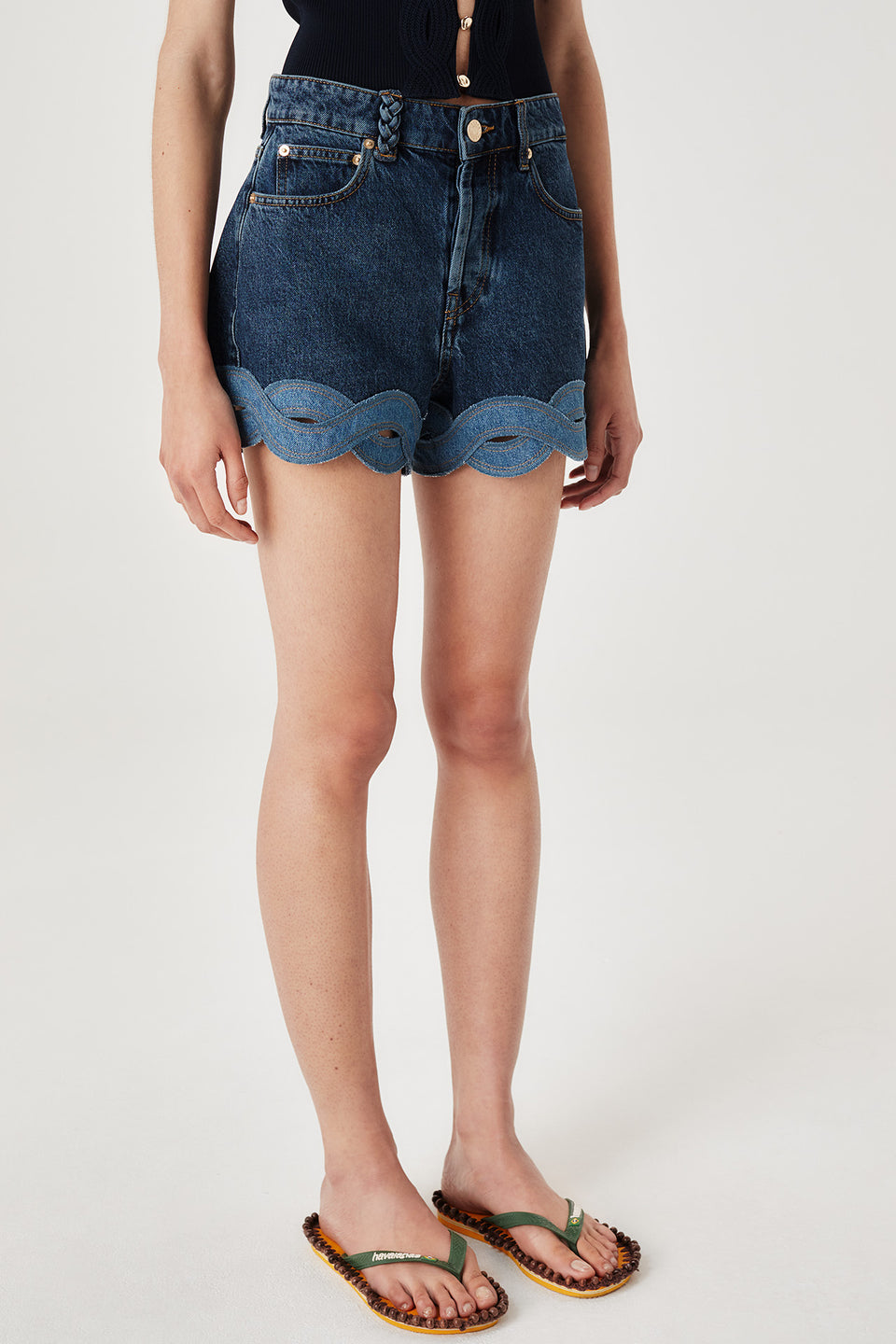 Shorts with contrasting braided trim