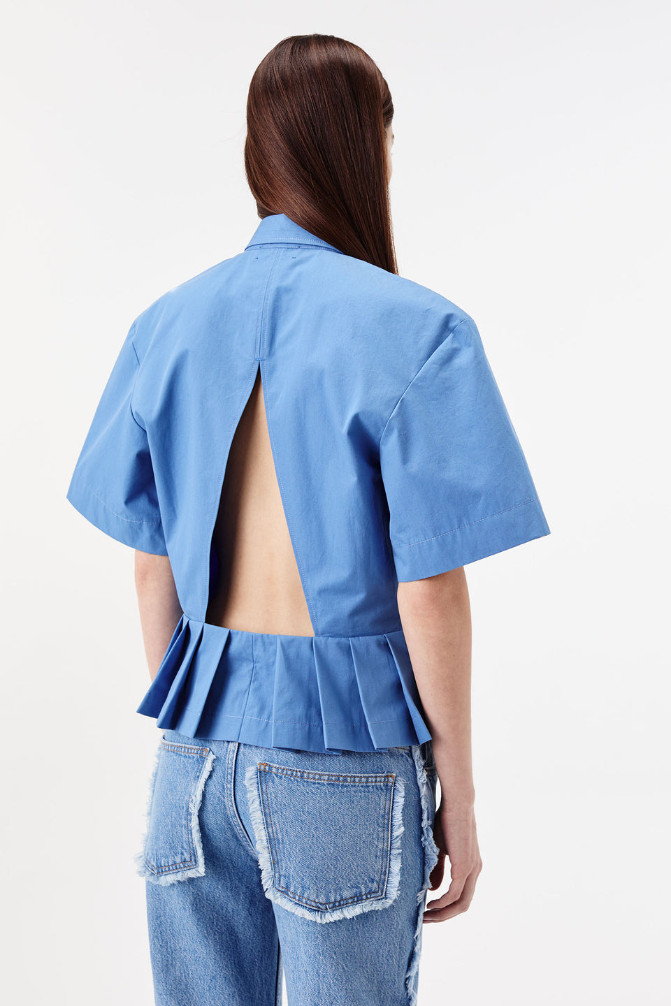 Chemise courte à dos nu
