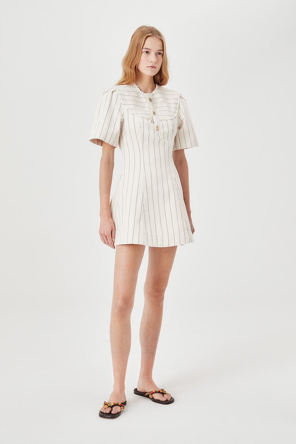 Robe courte dos nu
