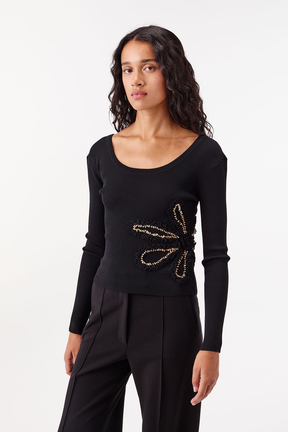 Knit top with flowers embellished with gold jewelry