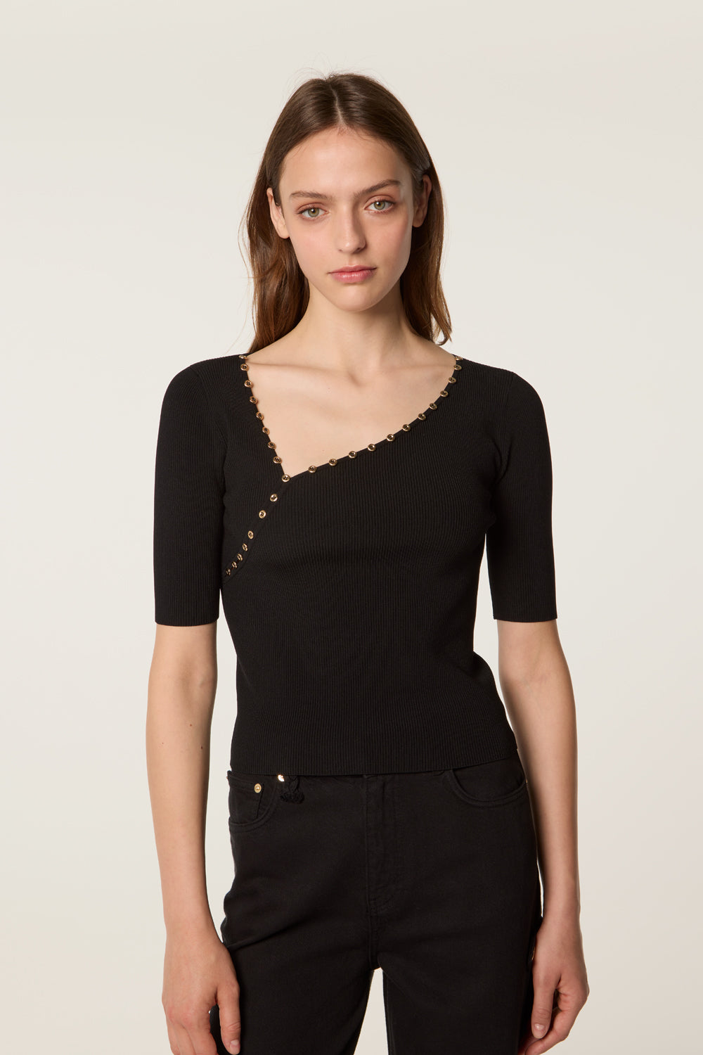 Top en maille à encolure asymétrique