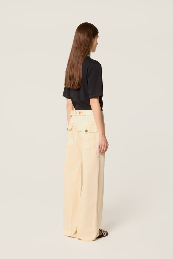 Pantalon écru à ceinture boutonnée