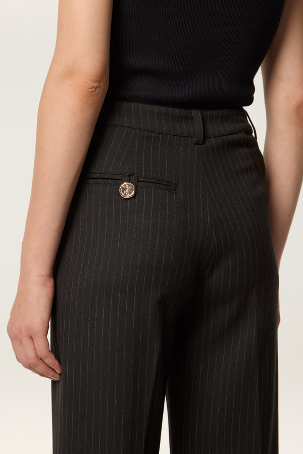 Pantalon à fines rayures