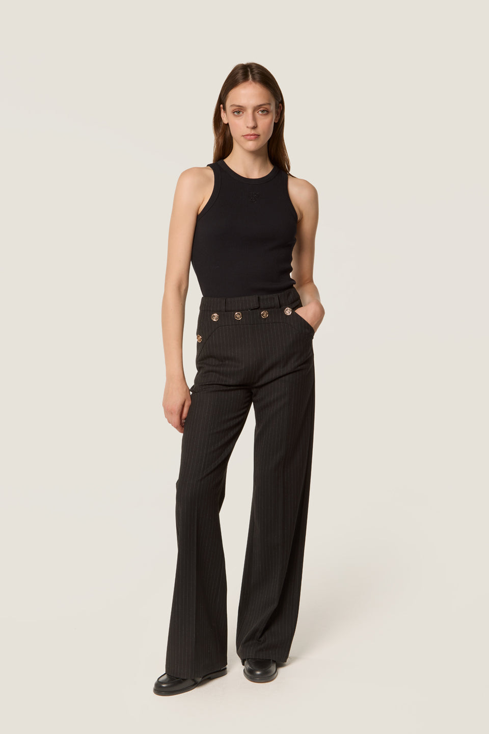 Pantalon à fines rayures