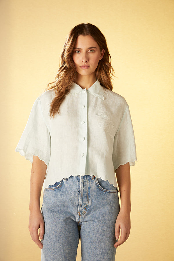 Chemise à broderies