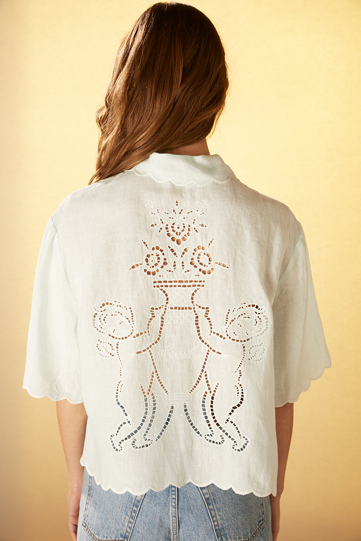 Chemise à broderies