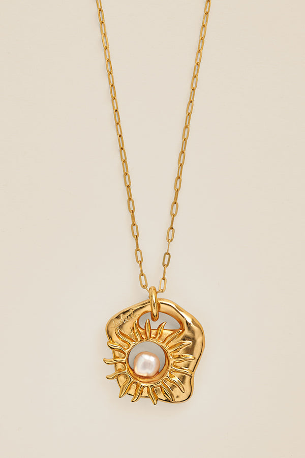 Collier fin à médaille