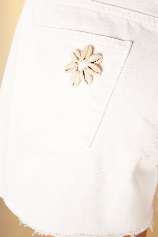 Short en denim orné de coquillages
