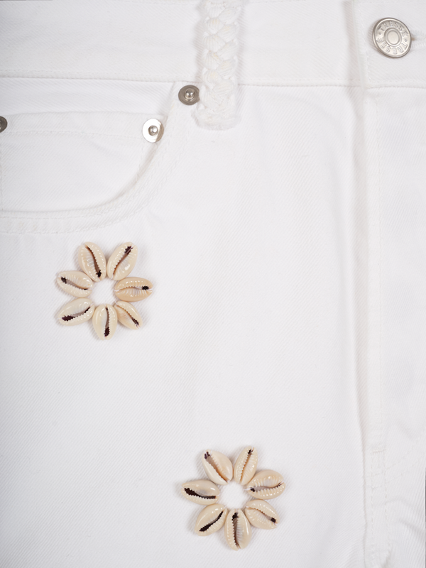 Short en denim orné de coquillages