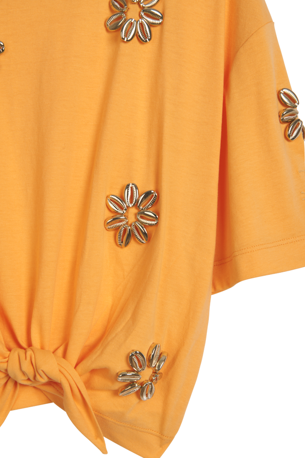Top orné de coquillages