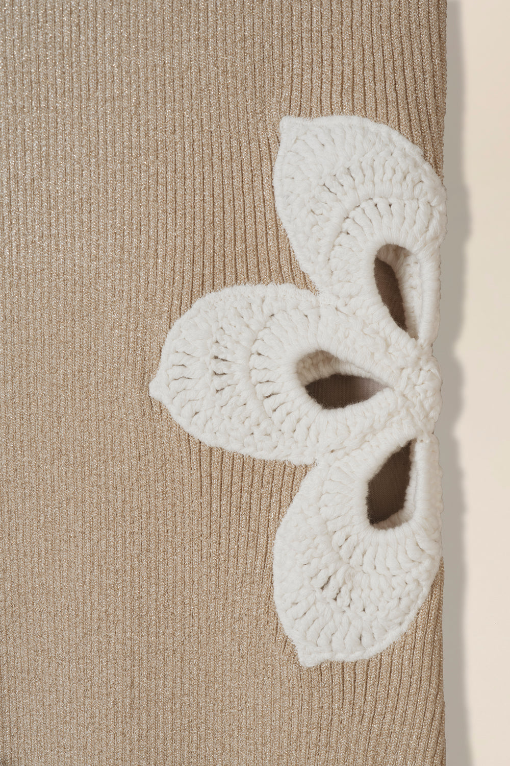 Robe en maille avec fleurs