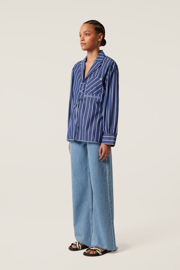 Chemise à laçage
