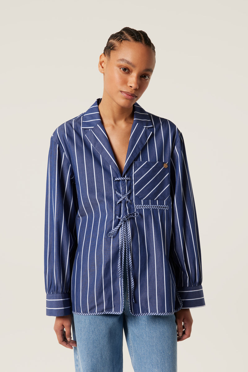 Chemise à laçage