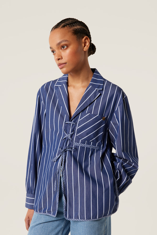 Chemise à laçage