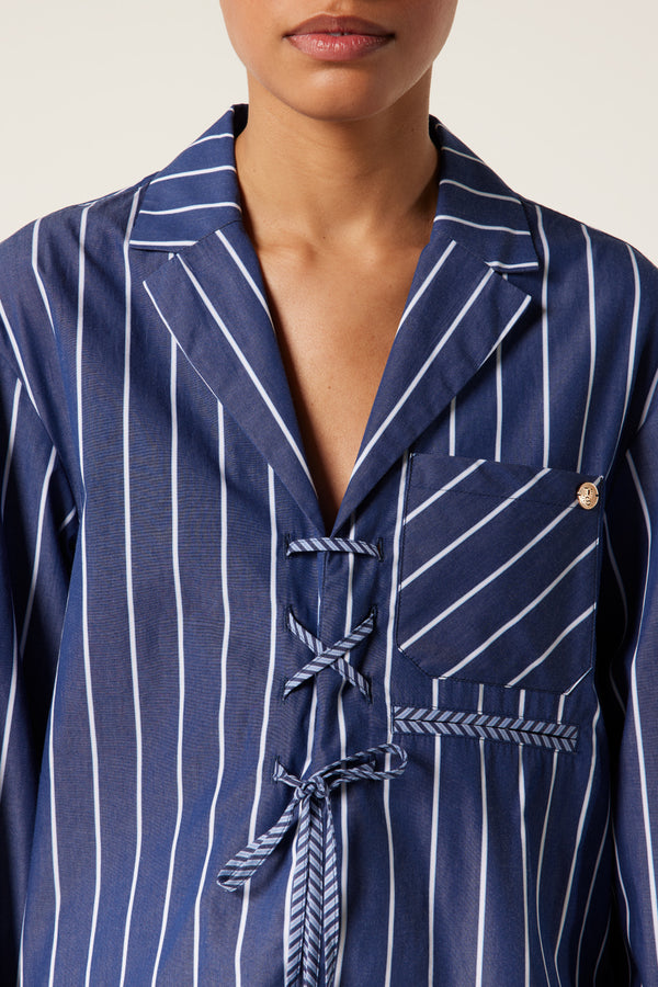 Chemise à laçage