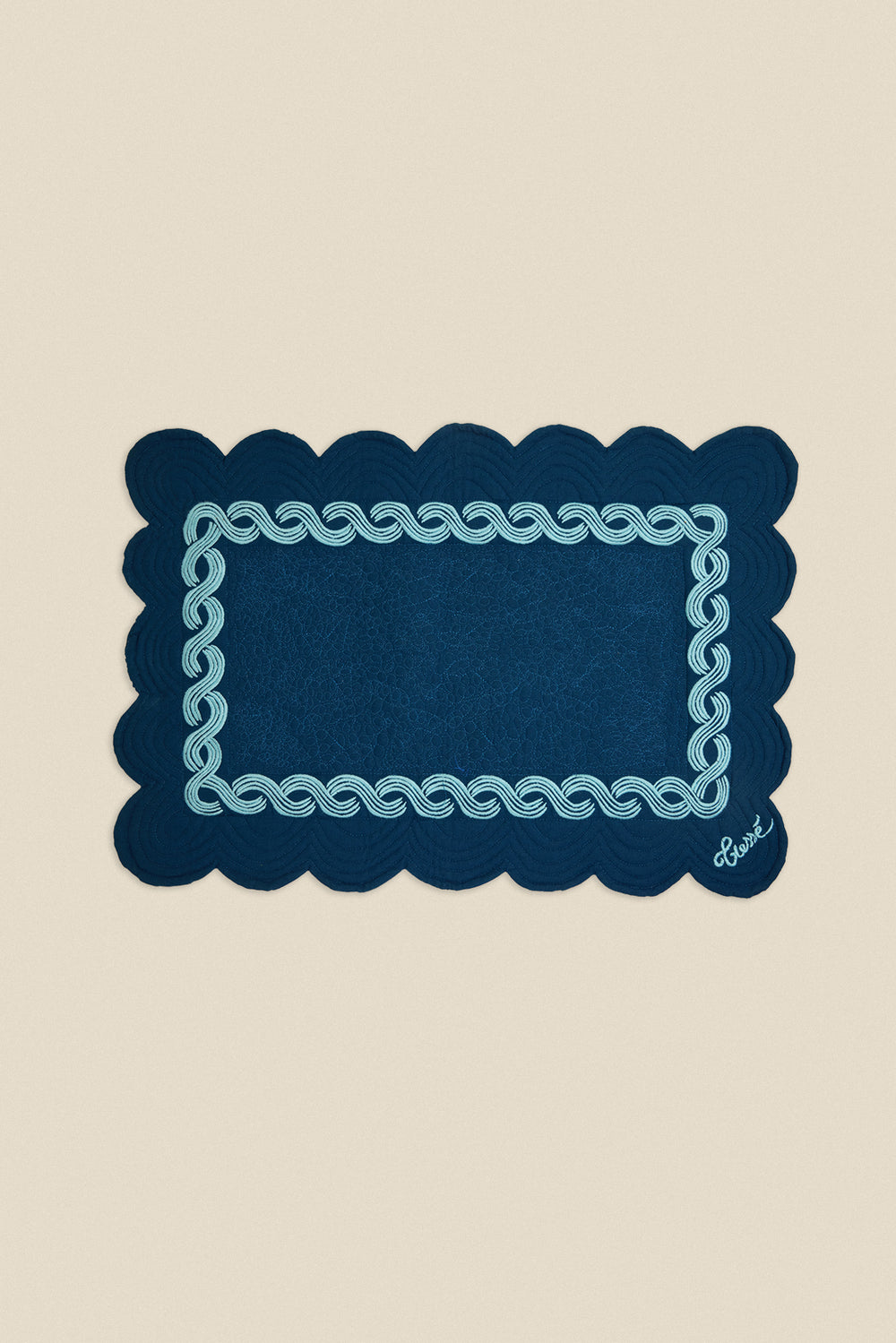 Reversible braided placemat