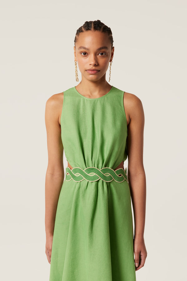 Robe longue à ceinture galon
