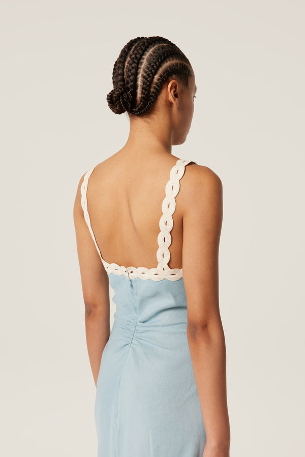 Robe longue fendue milieu devant