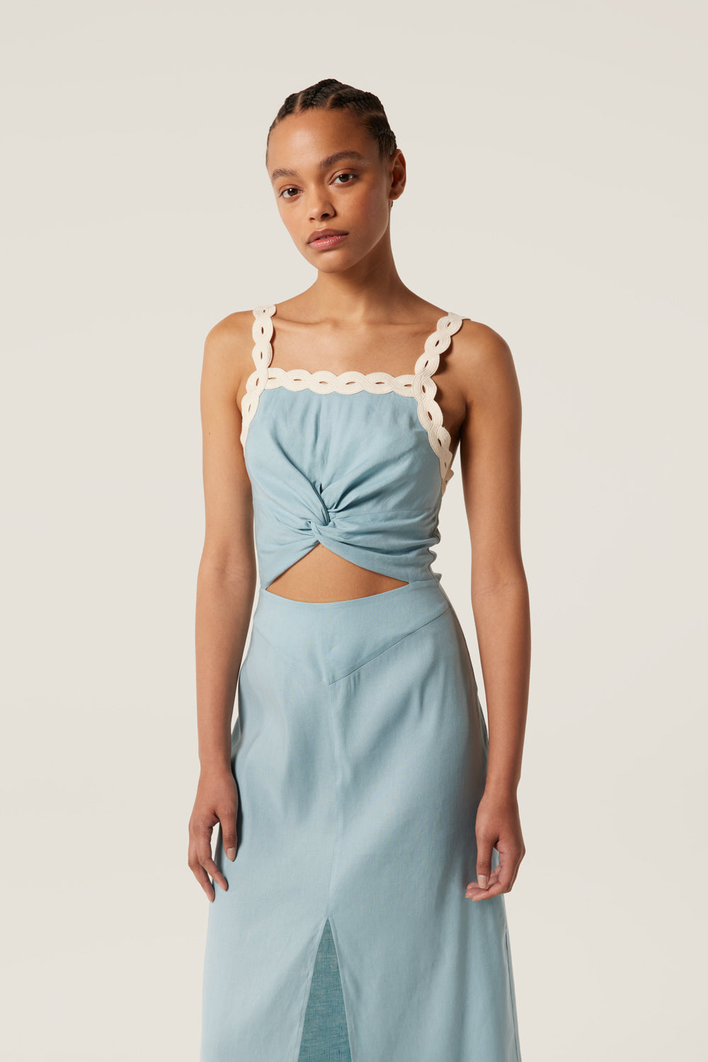 Long dress with slit in the middle of the front