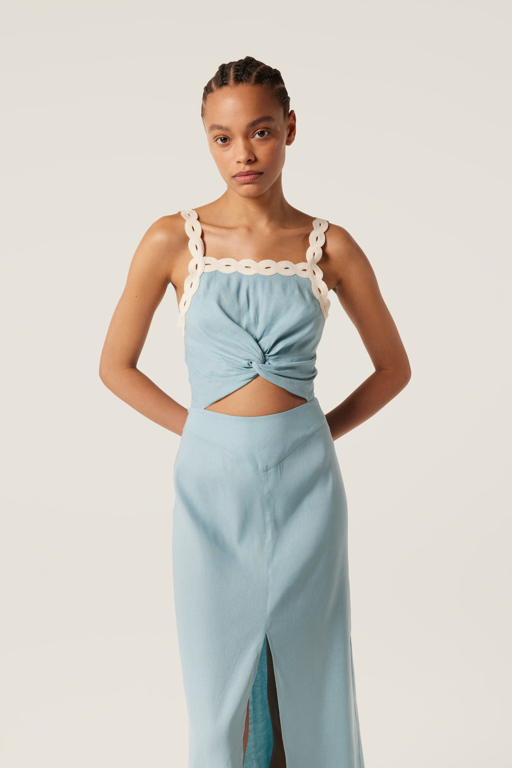 Long dress with slit in the middle of the front