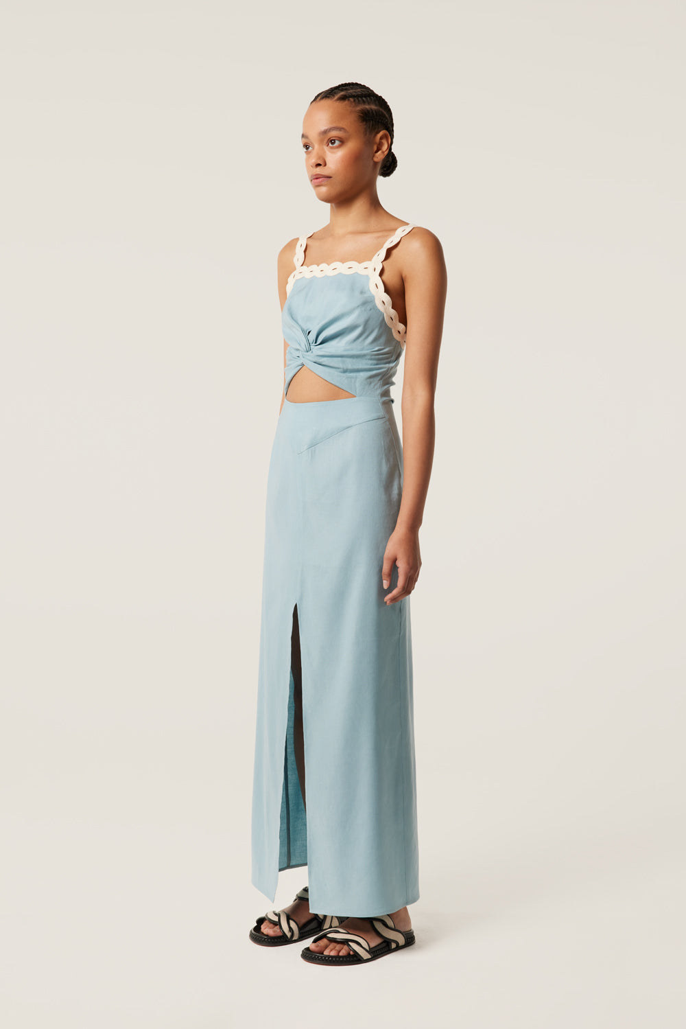 Long dress with slit in the middle of the front
