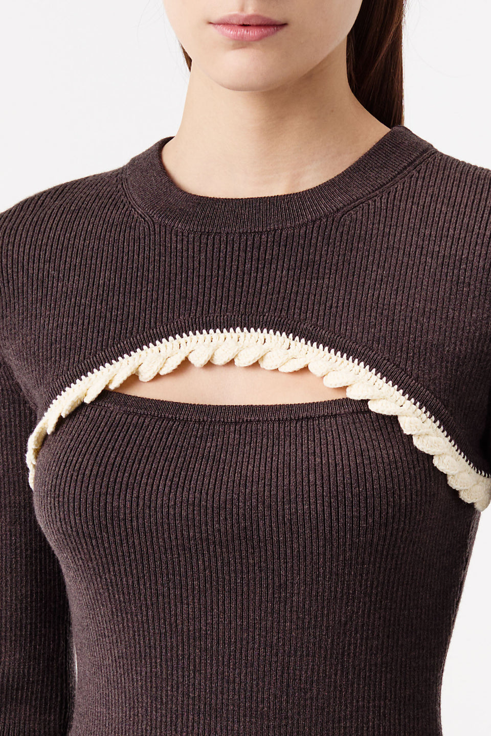 Fine sweater with half-moon opening