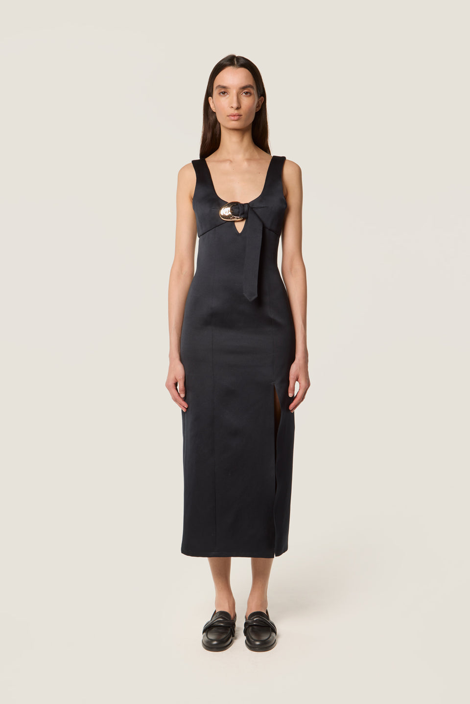 Robe longue en satin noir