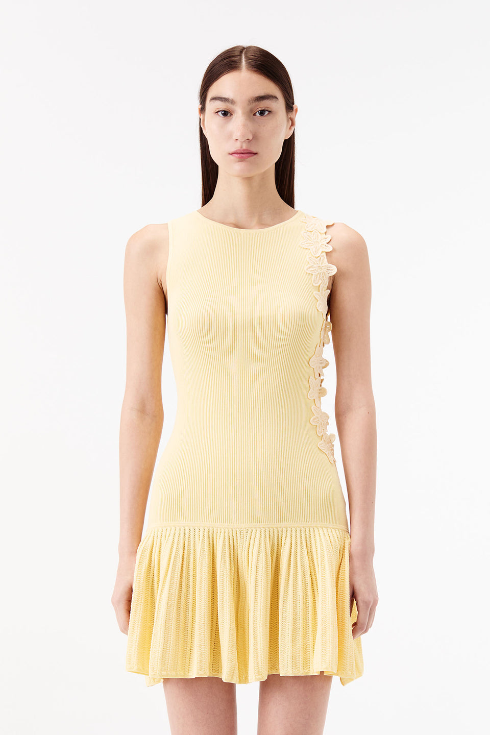 Robe courte en maille asymétrique