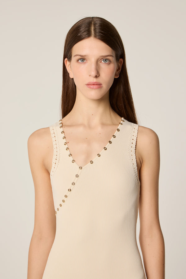 Robe en maille à encolure asymétrique