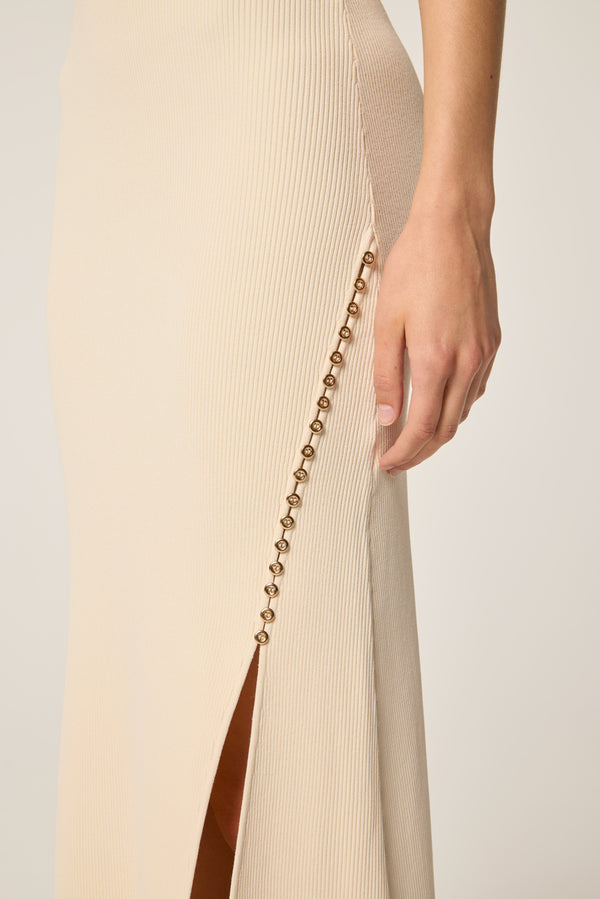 Robe en maille à encolure asymétrique