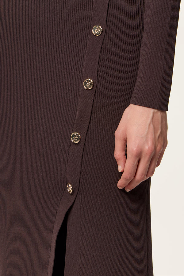 Robe longue avec col asymétrique