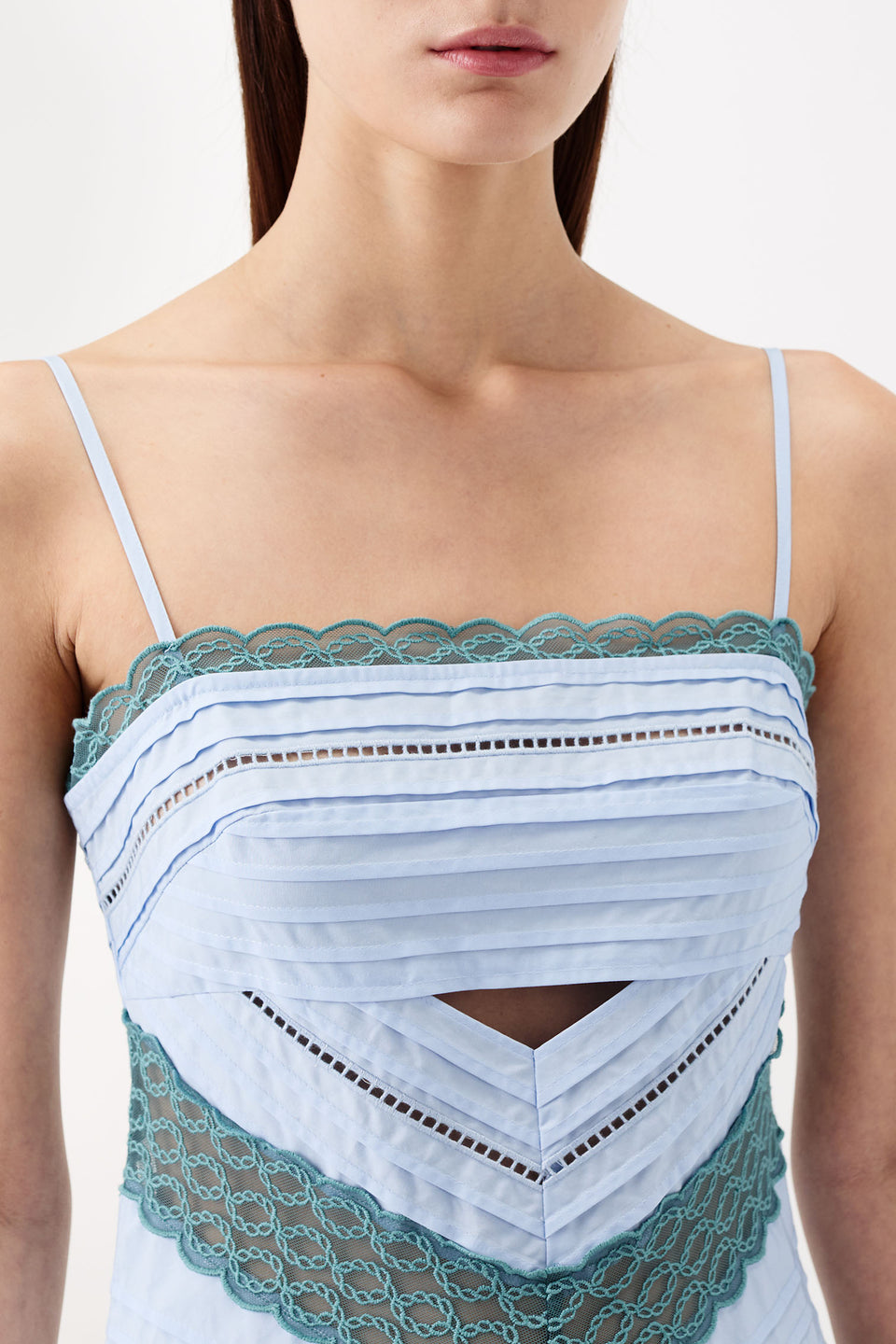 Robe avec empiècement en dentelle