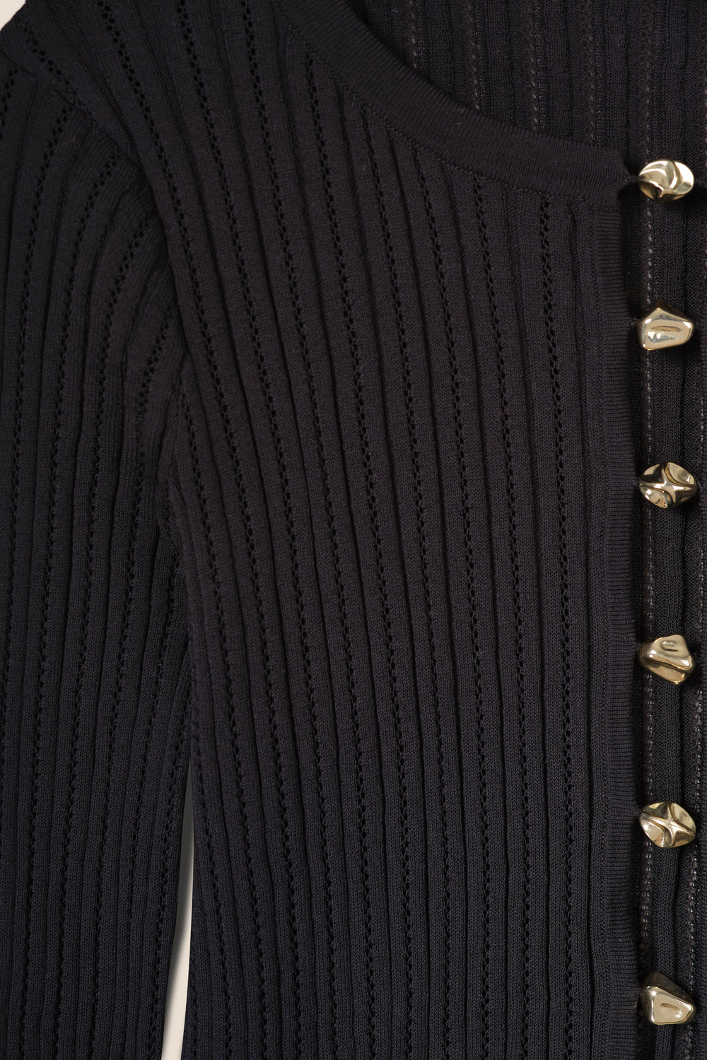 Top en maille à perles dorées