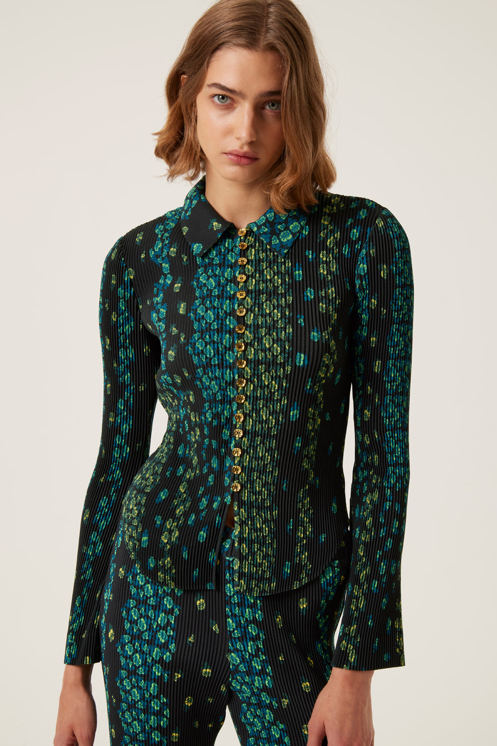 Chemise plissée à motif floral