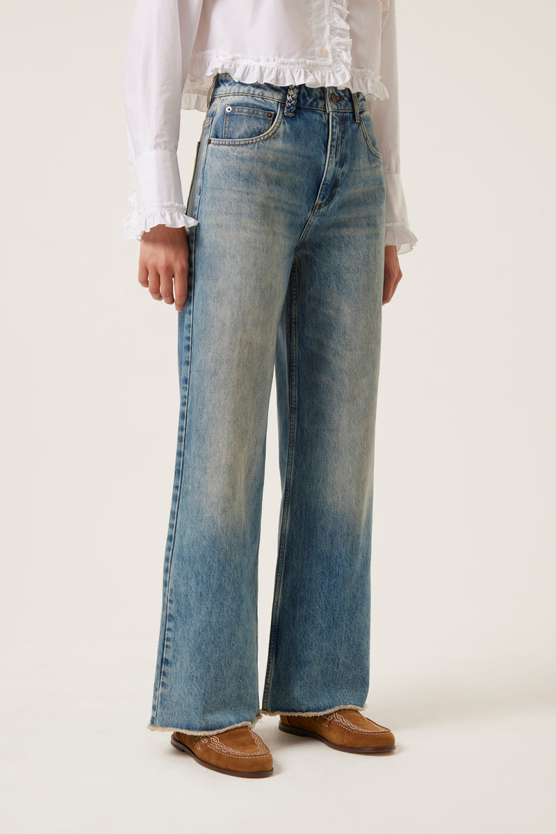Denim délavé coupe large