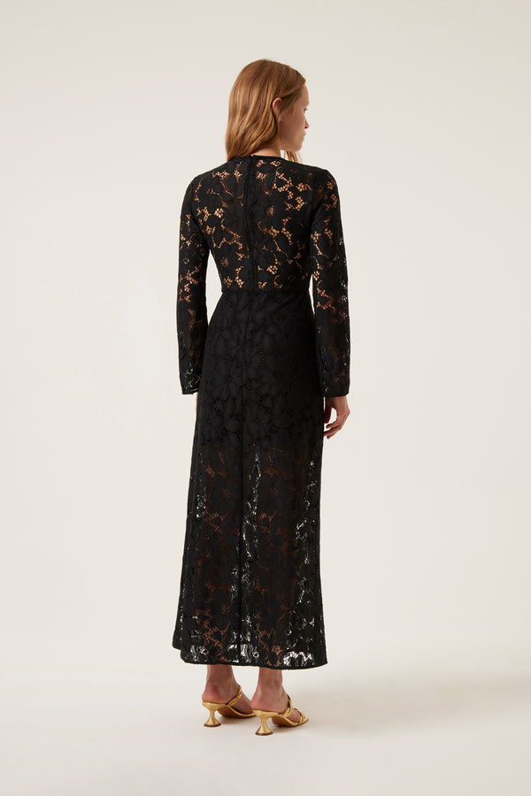 Robe longue en dentelle ajourée