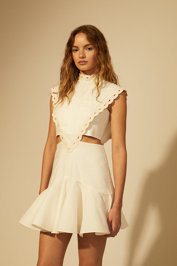 Robe courte détails de tresse