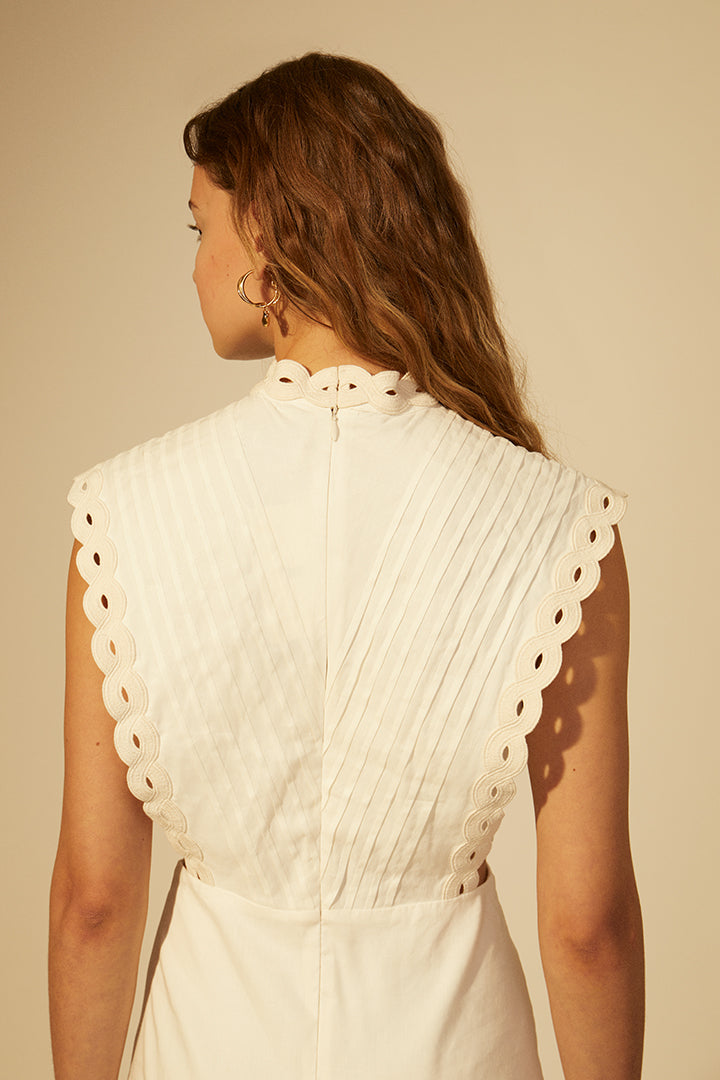 Robe courte détails de tresse