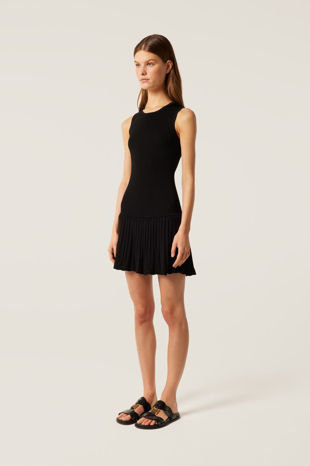 Short pleated knit dress